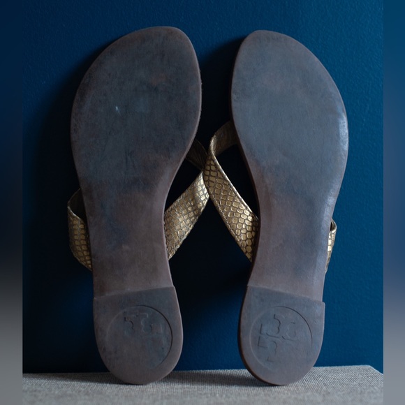 Tory Burch Snake Flipflops size 8 - Picture 4 of 4